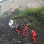 Fotografia zachytávajúca dezinfekciu priestorov hradu. 2