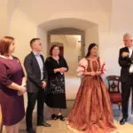 Fotografia ministra zahraničných vecí SR Korčoka a ďalších osobností na návšteve Oravského hradu. 5