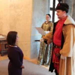Fotografia ministra zahraničných vecí SR Korčoka a ďalších osobností na návšteve Oravského hradu. 4