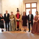 Fotografia ministra zahraničných vecí SR Korčoka a ďalších osobností na návšteve Oravského hradu.