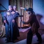 Nočná prehliadka Oravského hradu - Dracula spolu s jej hercami, zachytená na fotografií.