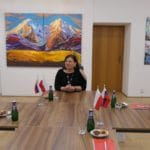 Riaditeľka Oravského múzea na rokovaní, fotografia.