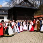 historická skupina Fringia v renesančných odevoch a vedenie Oravského múzea - fotografia.