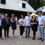 Poslanci a riaditeľka Oravského múzea na podujatí - fotografia.