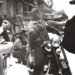 Cigánka na motorke počas fašiangovej obchôdzky. Záskalie, 1. pol, 20. stor.
