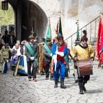 Fotografia z otvorenia sezóny na Oravskom hrade 2023 - sprievod Oravským Podzámkom