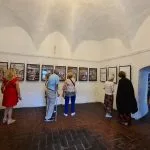 Fotografia z vernisáže výstavy M. Knapa. 3