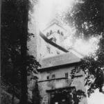 Fotografia prvej brány Oravského hradu pravdepodobne zo začiatku 20. storočia.