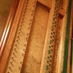 Fotografia reštauračného procesu piána v priestoroch Oravského hradu 2.
