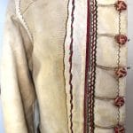 Fotografia mužského kožuchu zo Zázrivej - detail prednej časti.