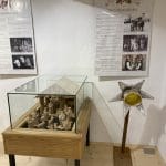 Fotografia vyobrazujúca exponáty z výstavy venovanej Vianociam vo Florinovom dome.