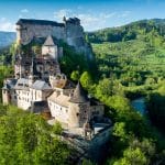 Pohľad na Oravský hrad pred reštaurovaním západných a južných fasád Administratívneho traktu a Archívnej bašty