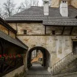 Prvá brána z vnútornej strany pred obnovou v 2021.