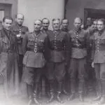 Velitelia povstaleckej armády, podplukovník Dušan Jamriška tretí sprava.