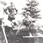 Vojaci oravskej vojenskej skupiny pri budovaní poľných opevnení, jeseň 1944.