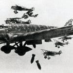 Taliansky bombardér Savoia-Marchetti SM-81 v sprievode stíhačiek Fiat CR-32.