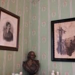 Zreštaurovaná fotografia spisovateľovej manželky a kresba od Janka Alexyho