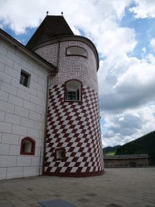 Celková obnova a rekonštrukcia originálnej fasádnej maľby na Archívnej bašte.