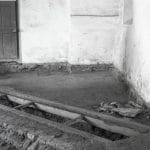 Obr. č. 6: Pôvodný hradný vodovod v časoch generálnej rekonštrukcie na Oravskom hrade, 1965. Zdroj: Dokumentácia Oravského múzea