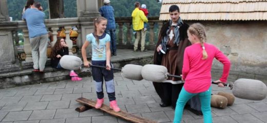 Deň v stredoveku na Oravskom hrade, Ruky rezbára na Oravskej lesnej železnici