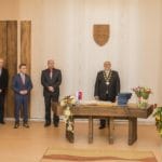 Odovzdávanie ďakovného listu v Dolnom Kubíne. Foto: Mesto Dolný Kubín.
