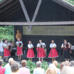 Fotografia z podujatia "XV. Stretnutie pri Hviezdoslavovej hájovni" - záber na pódium 2.