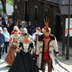 Otvorenie expozícií september 2018 - sprievod smerujúci do hradu.