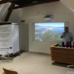 Fotografie zo semináru venovanému úzkorozchodným železniciam vo dvorane Oravského hradu.