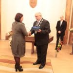Odovzdávanie ďakovného listu v Dolnom Kubíne. Foto: Archív múzea.
