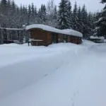 Zasnežený objekt na Oravskej lesnej železnici.