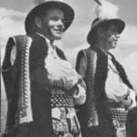 Muži v goralskom odeve zo Suchej Hory, historická fotografia.