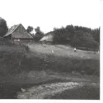 Samostatna usadlosť v polovici 20. storočia - historická fotografia.