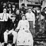 Svadobčania v Zákamennom, historická fotografia.