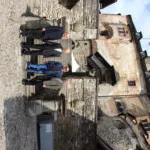 Jeho Eminencia Kardinál Monsiňor Jozef Tomko navštívil expozície Oravského múzea. Fotografia z hlavného nádvoria.