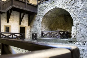 hrad stredne nadvorie studna pisny