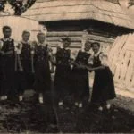 Ženy vo Sviatočnom odeve v Zákamennom z prvej polovice 20. storočia